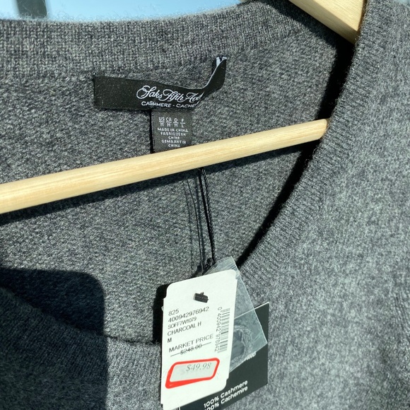 100% Cashmere Sweater with Wide-Sleeve NWT - Picture 3 of 8